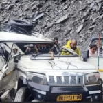 Rudraprayag : गौरीकुंड हाईवे पर मुनकटिया के पास वाहन के ऊपर गिरा भारी बोल्डर, दो लोगों की मौके पर मौत, 3 घायल गंभीर